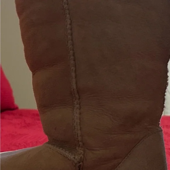 UGG Classic Tall boots in women’s 8 - Picture 9 of 13